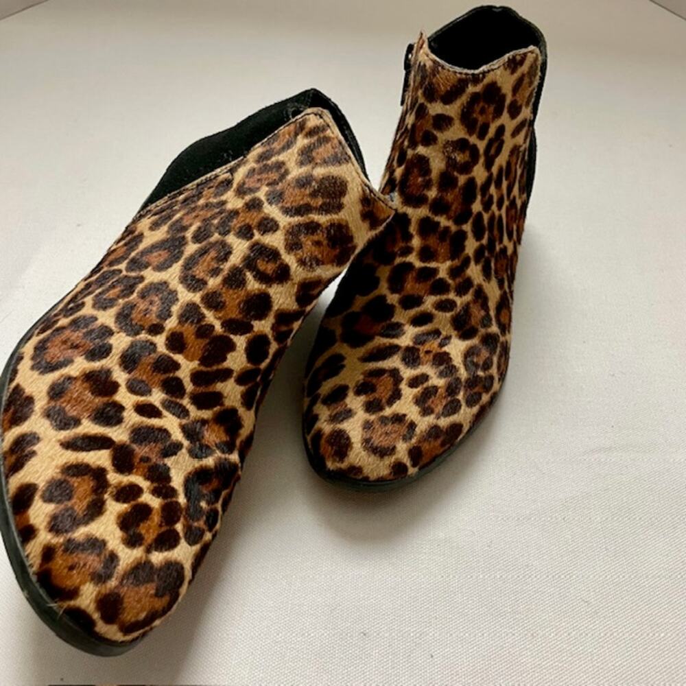 G.H. Bass Leopard Calf Hair Ankle Booties Zip Low Heel Womens 6.5M Street Chic